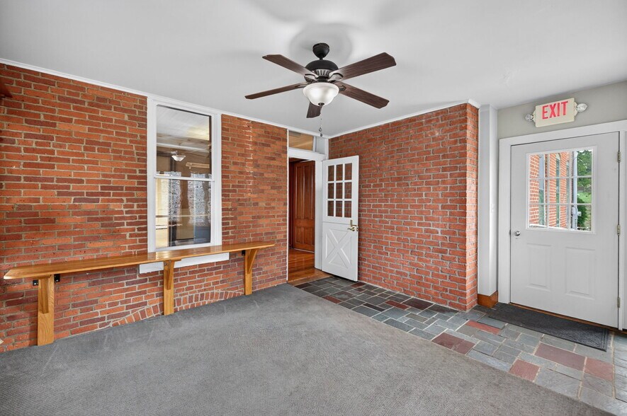 More Photos Of 330 Mahoning St, Milton Office For Sale