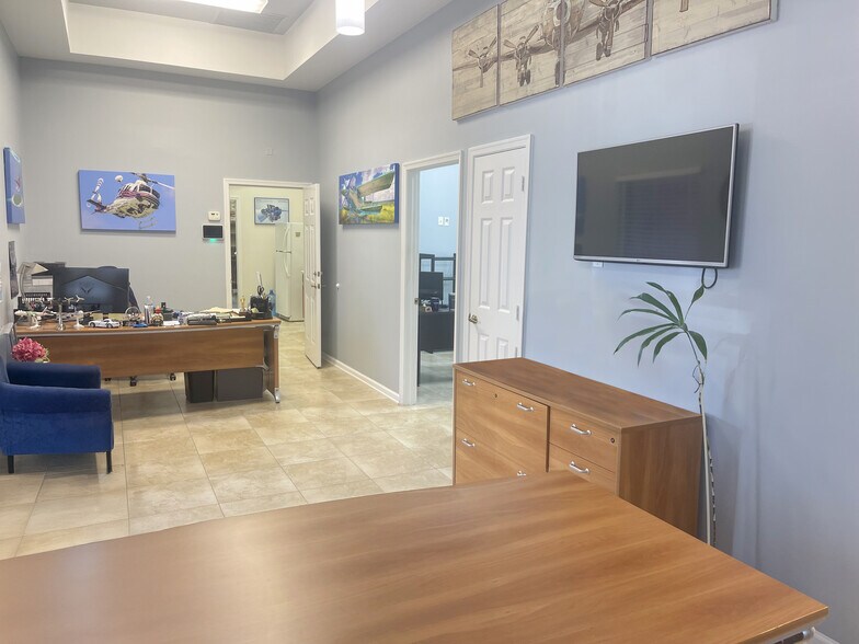 More Photos Of 1725 Park Ln S, Jupiter Warehouse For Lease