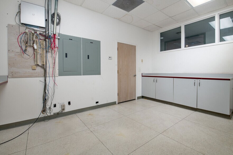 More Photos Of 350 Crown Point Cir, Grass Valley Office For Lease