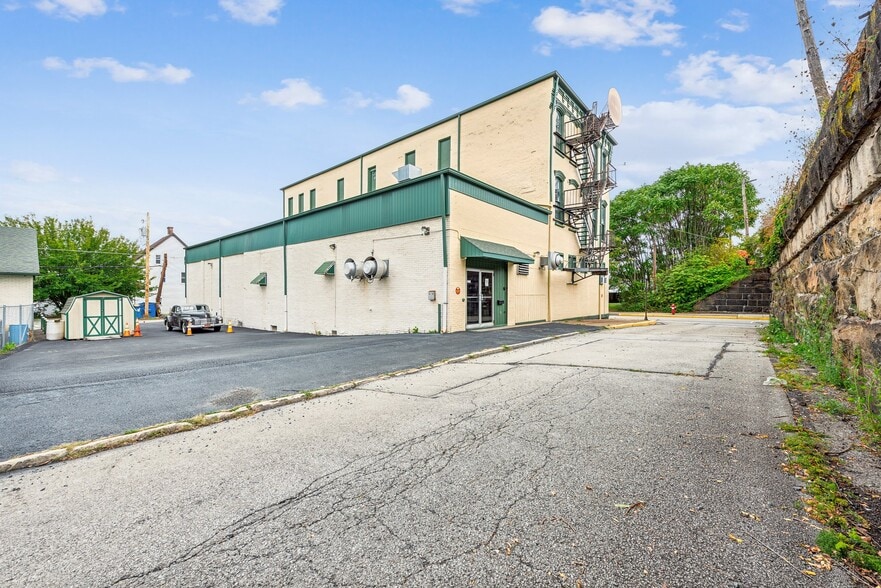 More Photos Of 615 Ligonier St, Latrobe Restaurant For Sale