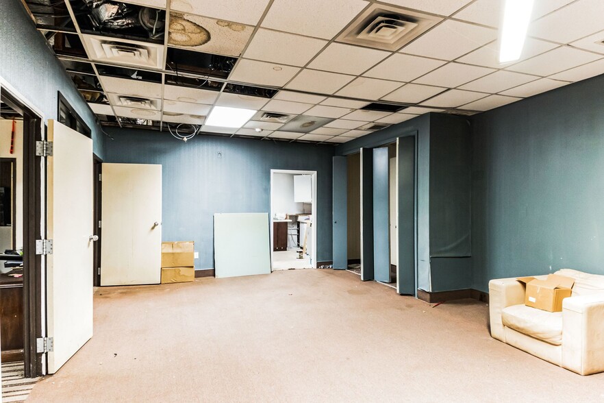 More Photos Of 200 W 4th St, Plainfield Light Distribution For Lease