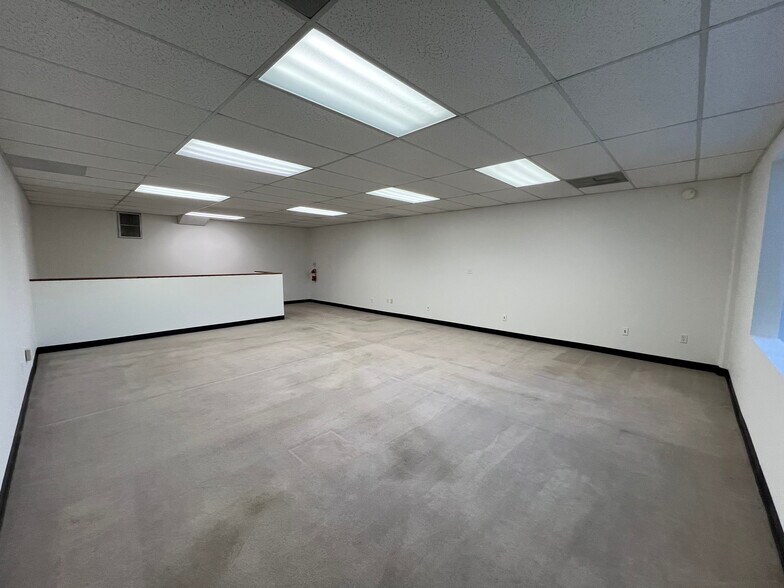 More Photos Of 2675 Junipero Ave, Signal Hill Warehouse For Lease