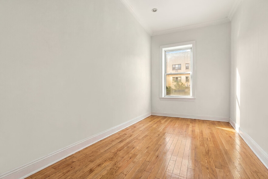 More Photos Of 216 Third Ave, New York Storefront Retail Residential For Sale