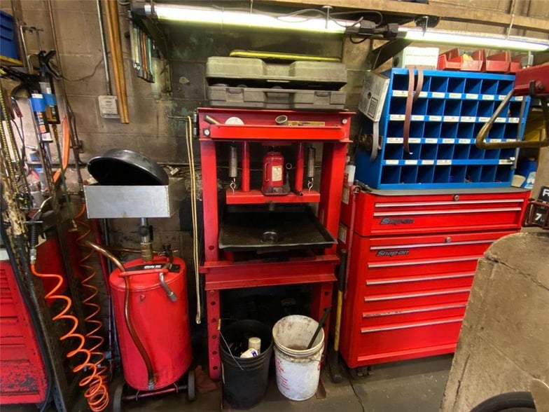 More Photos Of 743 Broadway St E, Monticello Auto Repair For Sale