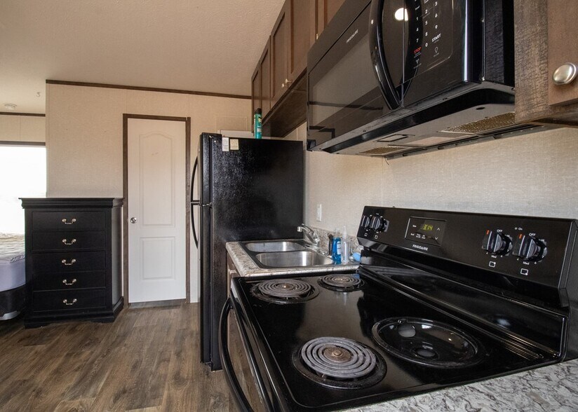 More Photos Of 7007 Farm to Market 846, Knott Office For Sale