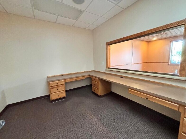 More Photos Of 558 Ashmun St, Sault Sainte Marie Medical For Sale