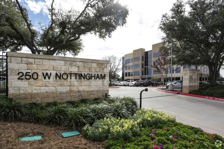 More Photos Of 250 W Nottingham Pl, San Antonio Office For Lease
