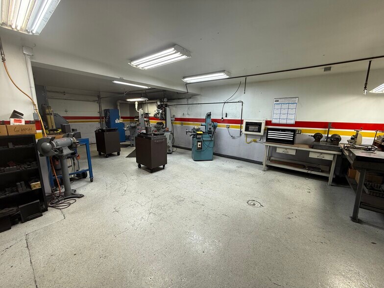 More Photos Of 3921 32nd St, Port Huron Manufacturing For Sale