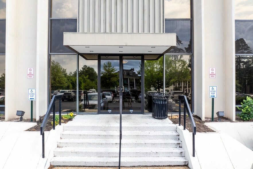 More Photos Of 3600 Forest Dr, Columbia Unknown For Lease