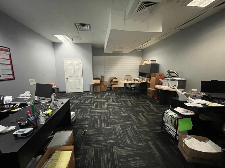 More Photos Of 9075-9125 Antique Way, Manassas Warehouse For Lease