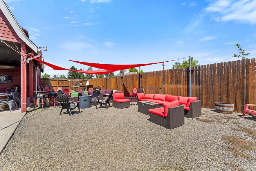 More Photos Of 2039 Redwood Ave, Grants Pass Restaurant For Sale