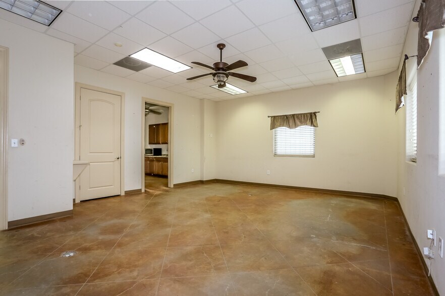 More Photos Of 14410 Mary Jane Ln, Tomball Office For Sale