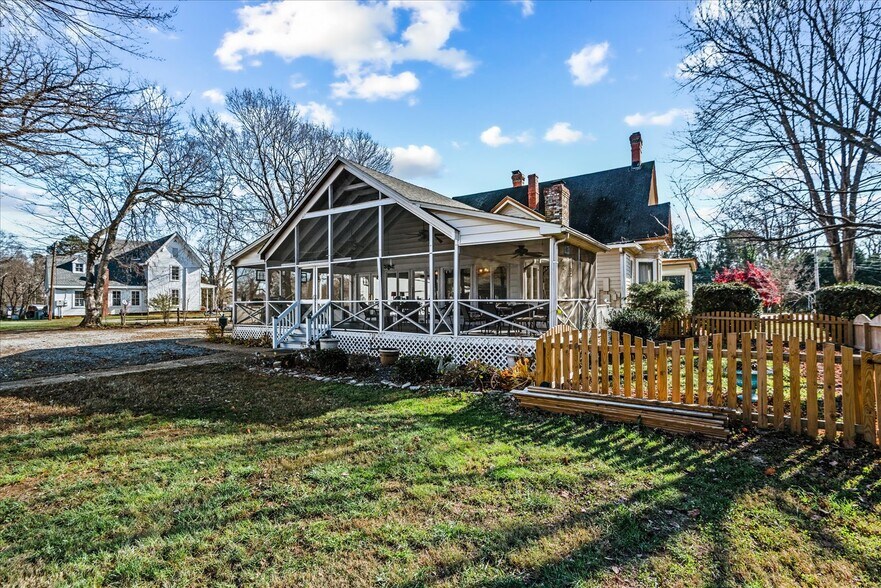 More Photos Of 115 E Broaddus Ave, Bowling Green Apartments For Sale