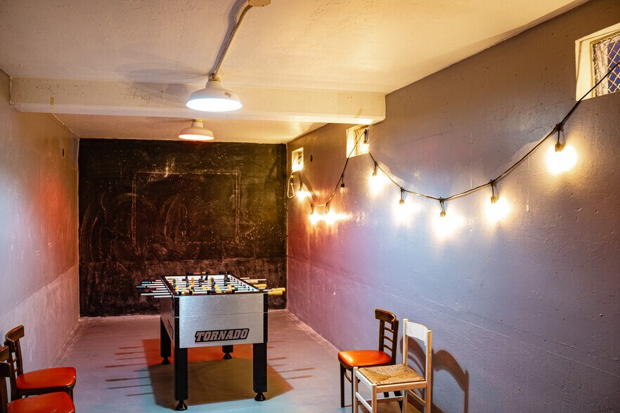 More Photos Of 302 S Magnolia St, Hearne Restaurant For Sale