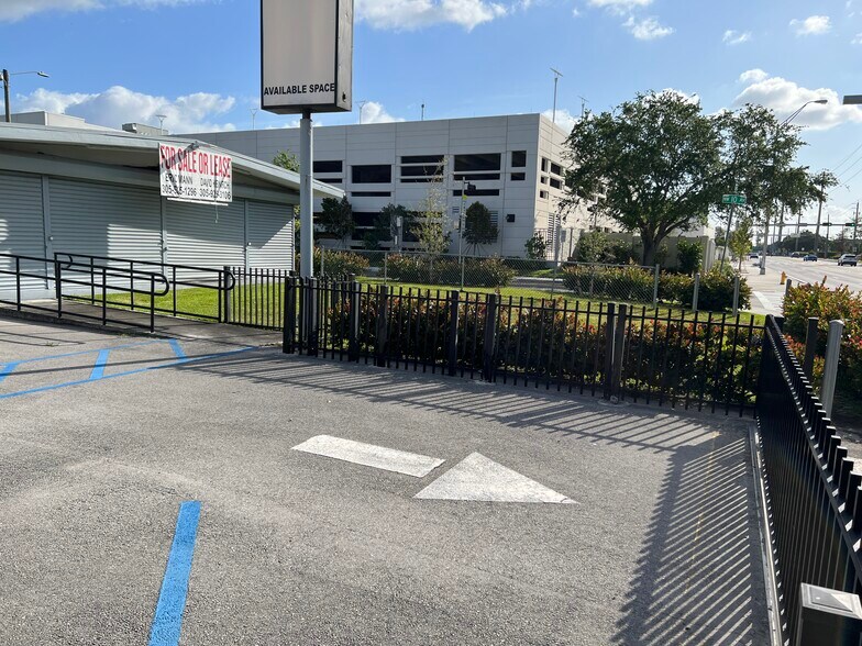 More Photos Of 1001 NW 95th St, Miami Restaurant For Lease
