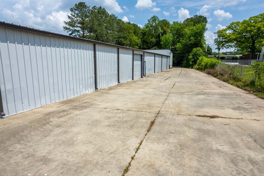 More Photos Of 835 McEntire Ln, Decatur Industrial For Sale