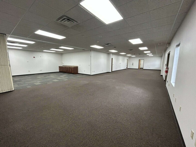 More Photos Of 4205 W 53rd St, Sioux Falls Office For Sale