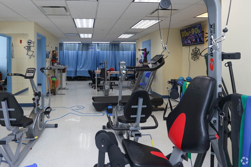 More Photos Of 91 N Franklin St, Hempstead Office For Sale