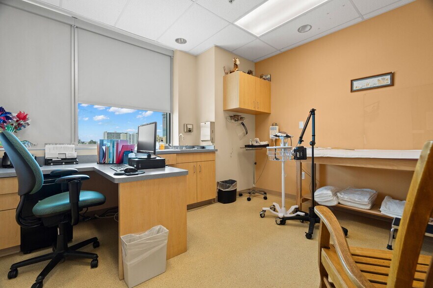 More Photos Of 625 6th Ave S, Saint Petersburg Medical For Sale