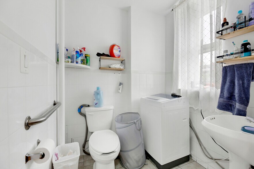 More Photos Of 3099 Coney Island Ave, Brooklyn Medical For Sale