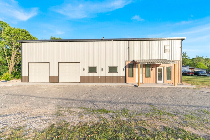 More Photos Of 15427 W Highway 12, Gentry Flex For Sale
