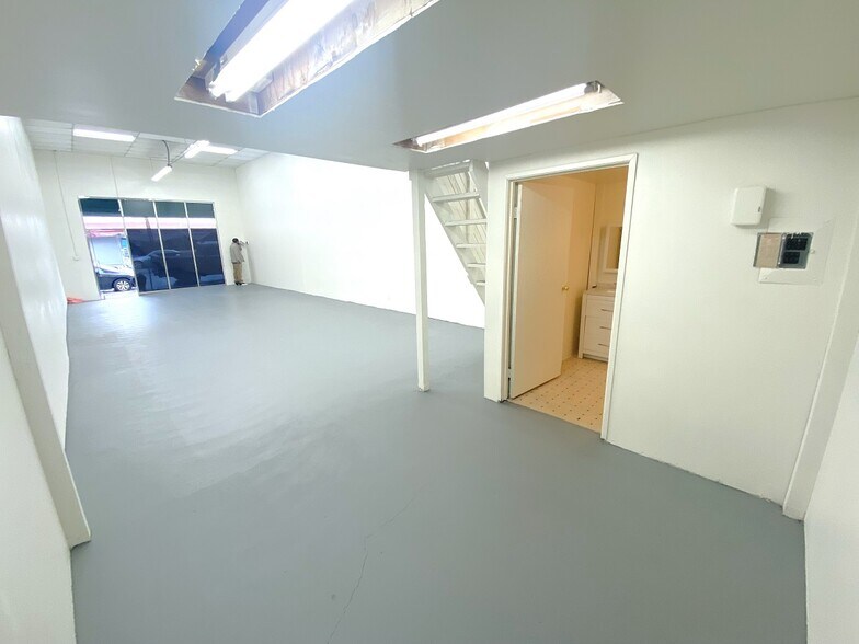 More Photos Of 1100-1106 S Los Angeles St, Los Angeles General Retail For Sale