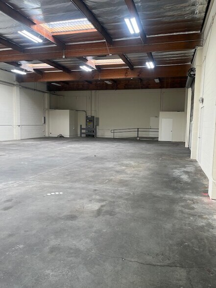 More Photos Of 2435 Stozier Ave, South El Monte Warehouse For Lease