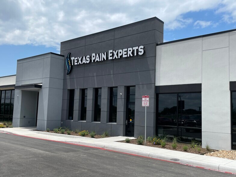 More Photos Of 3202 Cherry Ridge Dr, San Antonio Medical For Lease