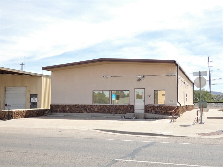 More Photos Of 712 W Holland Ave, Alpine Office For Sale