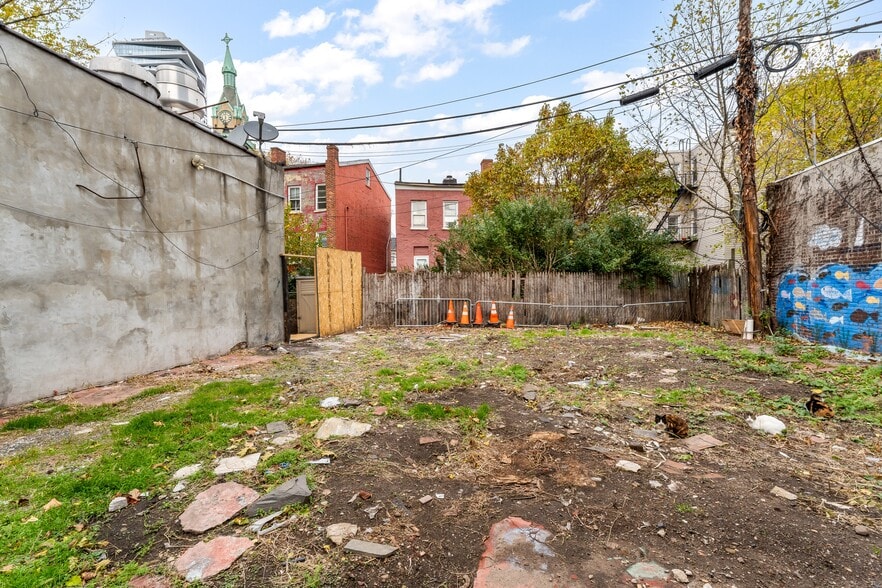 More Photos Of 646 Newark Ave, Jersey City Storefront Retail Residential For Lease