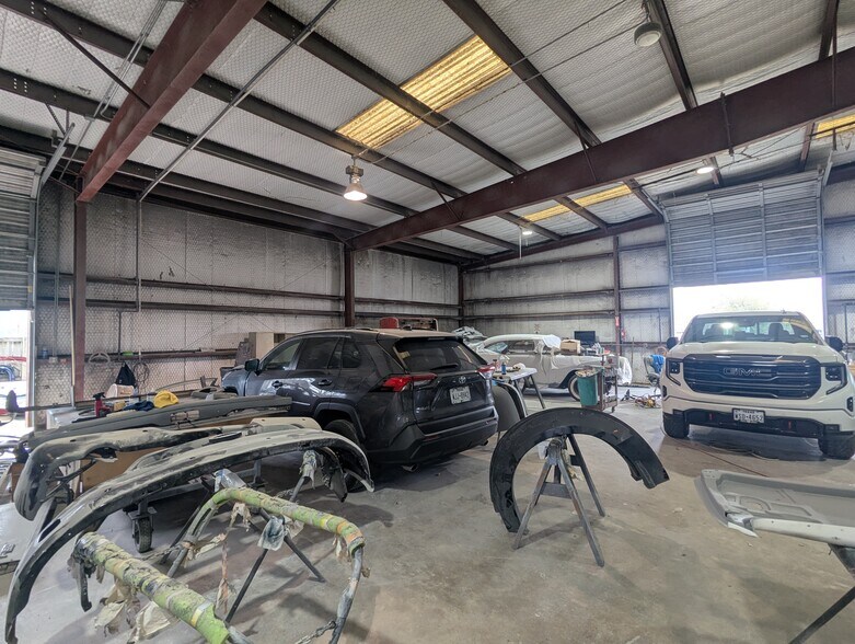 More Photos Of 5320 W Parkway St, Groves Industrial For Sale