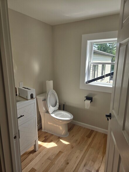 More Photos Of 88 Nashua Rd, Londonderry Office For Lease