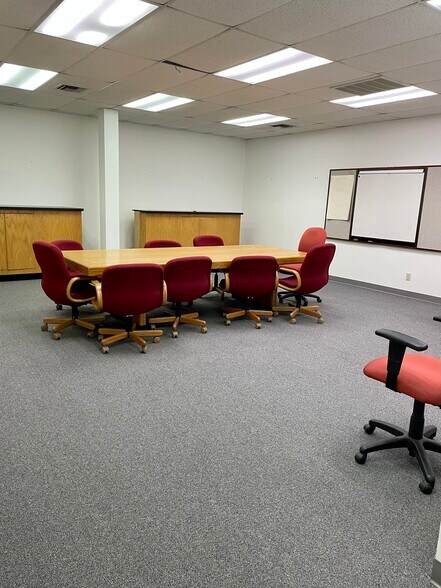 More Photos Of 2201 Arlington Downs Rd, Arlington Light Distribution For Sale