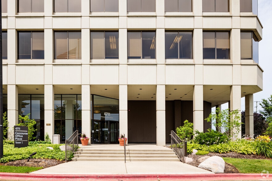 More Photos Of 4709-4711 Golf Rd, Skokie Medical For Lease