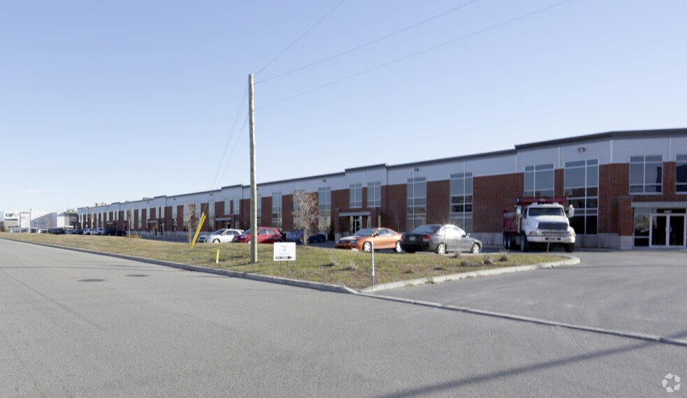 Primary Photo Of 1327-1347 Rue Nationale, Terrebonne Warehouse For Lease