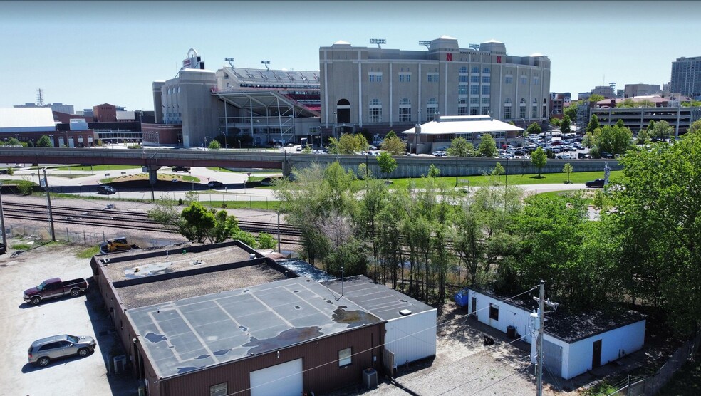 Primary Photo Of 855 W St, Lincoln Showroom For Lease