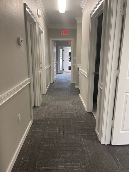 More Photos Of 225-261 Pinewood Dr, Tallahassee Office For Lease