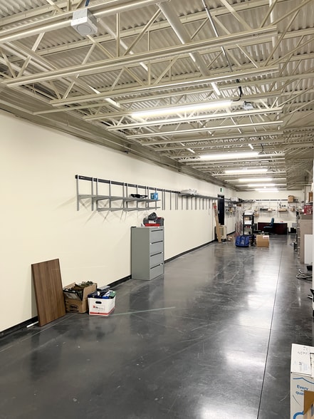 More Photos Of 34929 Flyover Ct, Bakersfield Warehouse For Lease