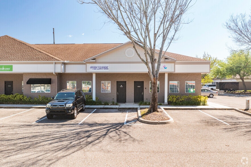 More Photos Of 1015 E Brandon Blvd, Brandon Office For Lease