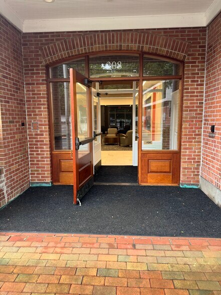 More Photos Of 208 Elm St, New Canaan General Retail For Lease