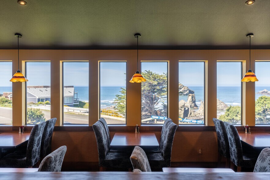More Photos Of 1695 Beach Loop Drive, Bandon Restaurant For Sale