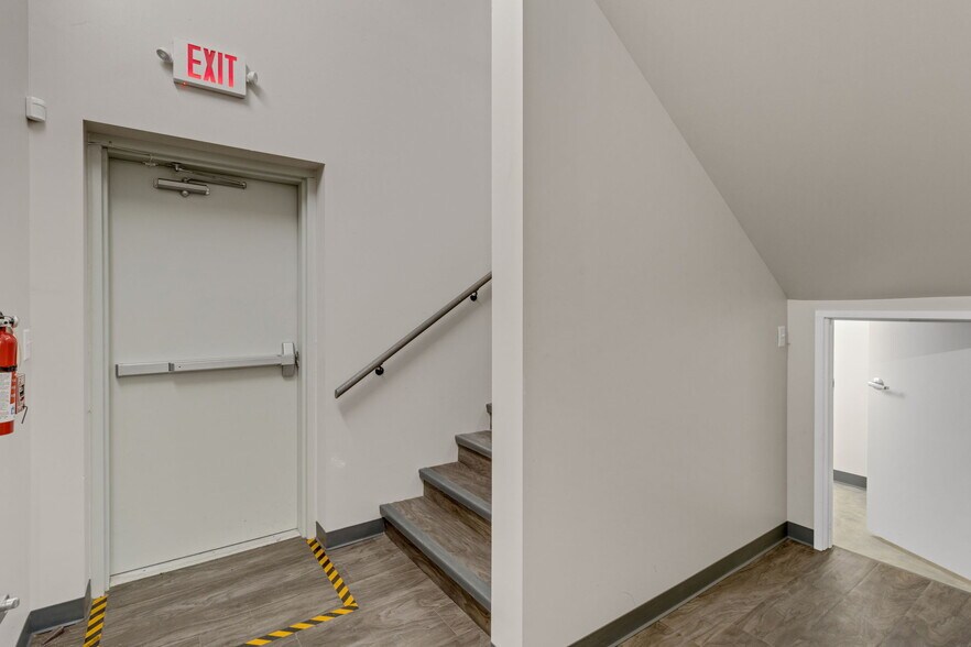 More Photos Of 8110 Parkside Ave, Baytown Warehouse For Sale