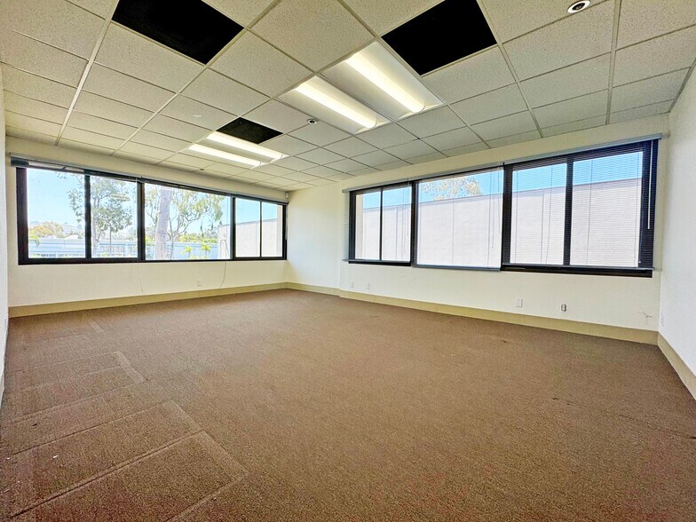 More Photos Of 1025 Cindy Ln, Carpinteria Warehouse For Sale