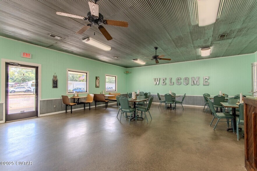 More Photos Of 225 N Front St, Halls General Retail For Sale