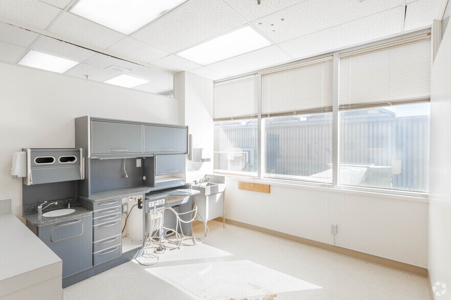 More Photos Of 1431-1527 Rebecca St, Oakville Unknown For Sale