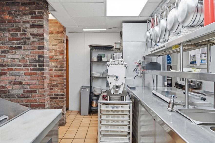 More Photos Of 2104 E Carson St, Pittsburgh Restaurant For Sale