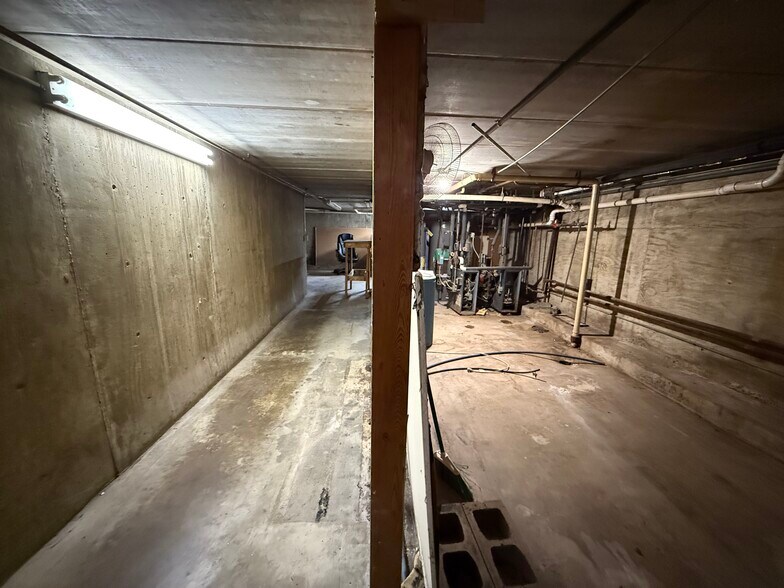 More Photos Of 406 S Park St, Madison Storefront For Lease