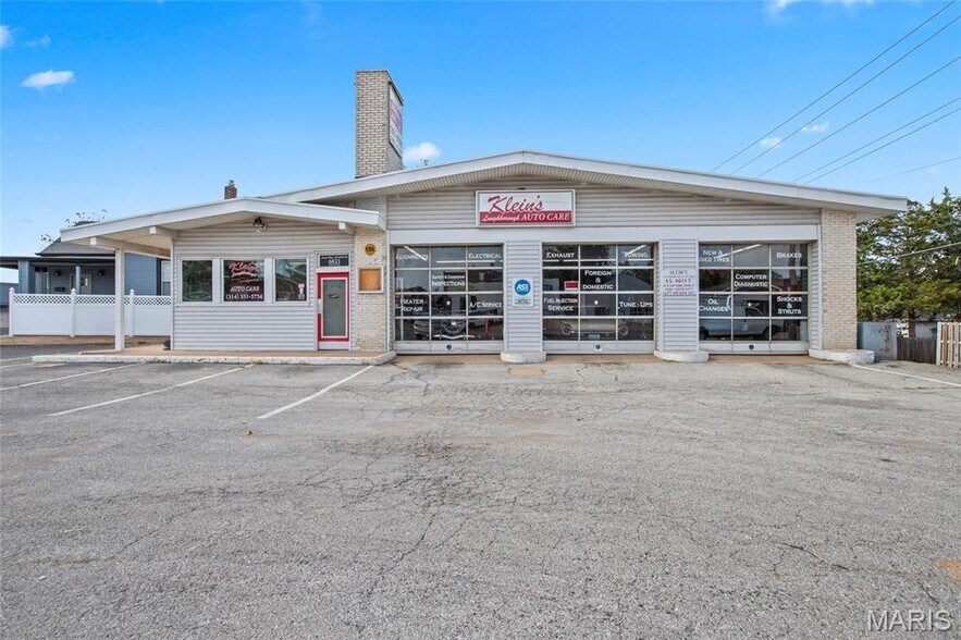 Primary Photo Of 6821 Morganford Rd, Saint Louis Auto Repair For Sale