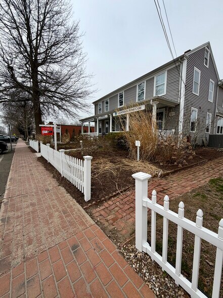 More Photos Of 129 Main St, Old Saybrook Apartments For Lease