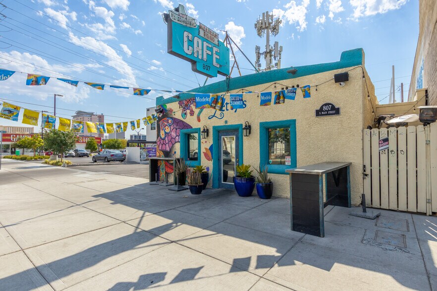 More Photos Of 808 S 1st St, Las Vegas General Retail For Sale